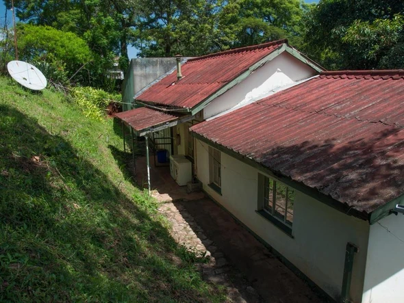 Spacious Family Home 20Km From Mutare CBD on 7880sqm!