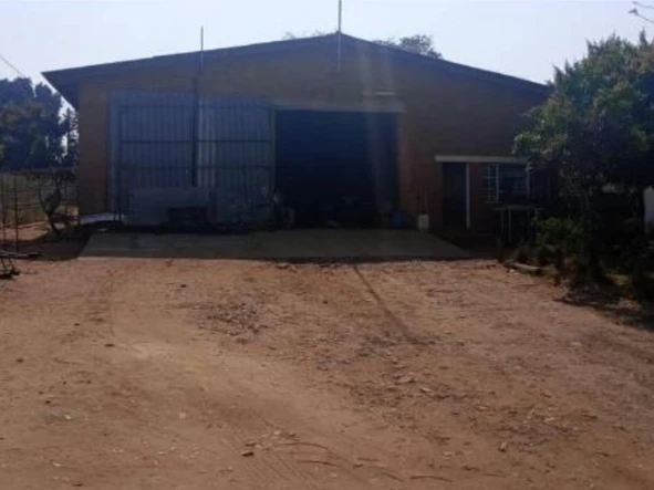 Commercial Warehouse & Factory for Sale in Victoria Falls, 3967m²