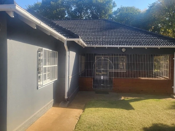 Single Storey House available for rent as offices.